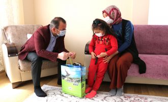 Başkan Özcan, kutlamaya gazi çocuklarıyla başladı