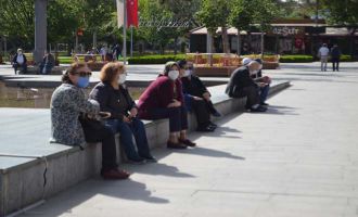 Bayramın ilk gününde kısıtlaması kalkan vatandaşlar güzel havanın tadını çıkardı