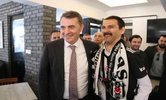 Beşiktaş aşığı engelli İsmail, en büyük hayalini gerçekleştirdi