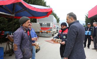 Bolu Belediyesi pazar esnafının içini ısıttı