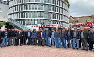 Bolu Belediyesi’nden emekli tazminatlarını alamayan işçiler eylem yaptı