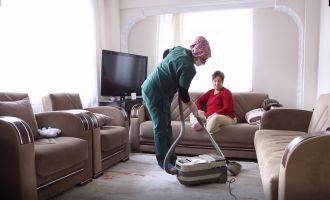 Bolu Belediyesi’nden yaşlı ve engellilere ‘ev temizliği’ hizmeti