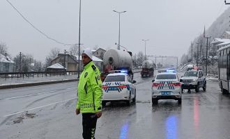 Bolu Dağı çıkışında polis ekipleri önlemlerini artırdı.....................