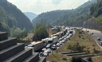 Bolu Dağı Tüneli’nde otomobil alev topuna döndü: Trafik kilitlendi