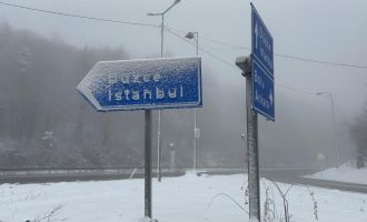 Bolu Dağı’nda kar yağışı ve sis etkili oldu...
