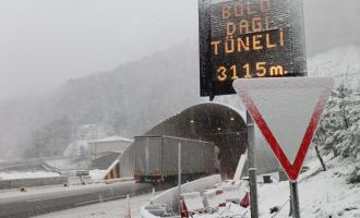 Bolu Dağı’nda yoğun kar yağışı etkili oluyor........