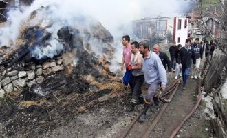 Bolu’da 3 ev 1 samanlık küle döndü: 2 yaralı…..