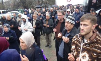 Bolu’da 37 kişilik umre kafilesi dualarla uğurlandı
