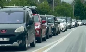 Bolu'da alternatif yollarda uzun araç kuyrukları oluştu