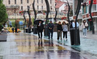 Bolu'da aralıklarla sağanak etkili oluyor.......
