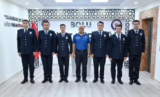 Bolu'da başkomiserliğe terfi eden polislere rütbeleri takıldı..