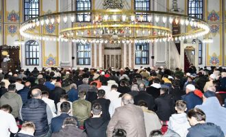 Bolu’da bayram namazında vatandaşlar camilere akın etti.......