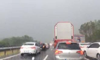 Bolu’da ceviz büyüklüğünde dolu ulaşımı aksattı