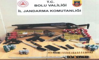 Bolu’da çok sayıda ruhsatsız silah ve mühimmat ele geçirildi