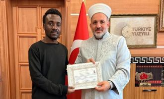 Bolu’da Kongolu üniversite öğrencisi Müslüman oldu, Osman ismini aldı