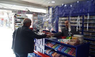 Bolu’da, korona virüsüne karşı asetat ve bantla önlem aldı