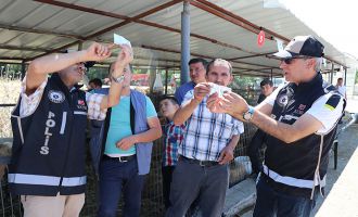 Bolu’da, kurbanlık satanlar sahte paraya karşı uyarıldı