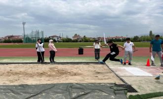 Bolu'da minikler atletizm şenliği renkli görüntülere sahne oldu…..