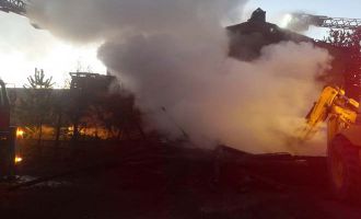 Bolu’da, odunlukta çıkan yangın eve sıçradı