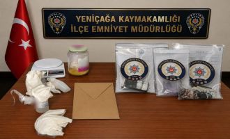 Bolu'da park halindeki otomobilden 100 bin liralık uyuşturucu çıktı: 2 tutuklama