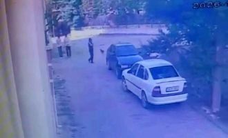 Bolu'da park halindeki otomobilden saat çaldı