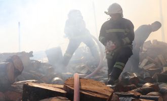 Bolu’da samanlık yangınında yüzlerce tavuk telef olmaktan kurtarıldı