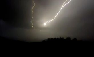 Bolu’da şimşekler geceyi aydınlattı……