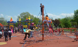 Bolu’da, sokağa çıkma kısıtlaması kaldırılan çocuklar parkları doldurdu