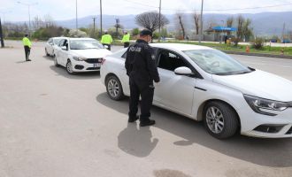 Bolu’da, tam kapanmanda kurallara uymayan 214 kişiye ceza kesildi