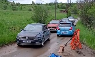 Bolu'da tatilciler köy yollarında yoğunluğa sebep oldu