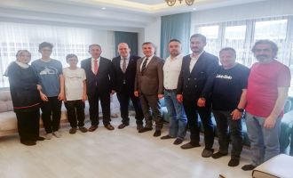 Bolu’nun altın çocuğuna, altın hediye etti