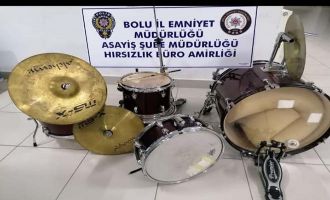 Çalınan baterisine kavuşan müzisyenler polise besteyle teşekkür etti