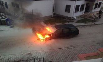 Çalışır halde bırakılan otomobil alev alev yandı