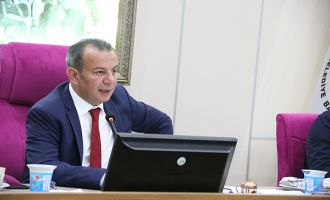 Camiye bir bağış da Muharrem İnce’den geldi