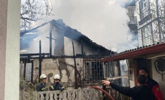 Çocukların torpil attığı iddia edilen ev alev alev yandı