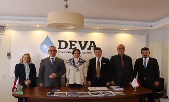 Deva Partisi Genel Başkan yardımcısı Evrim Rızvanoğlu; ‘ Dünya’da siyaset bilimi derslerine girecek kadar özel bir şey yaptığımızı söyleyebilirim.’