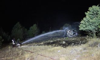 Devrildikten sonra alev topuna dönen tanker'in sürücüsü yaralı kurtuldu