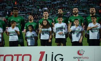 Engelli minikler seremonide İstiklal Marşı’nı işaret diliyle okudu