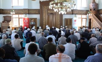 Eski cami korundu, yenisi ibadete açıldı