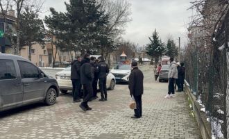 Eski sevgilisini bıçakla kafasından yaraladı...