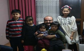 FATİH METİN’DEN DOĞU TÜRKİSTANLILARA ZİYARET 