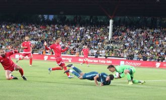 Fenerbahçe hazırlık maçında Boluspor’u 2-0 mağlup etti