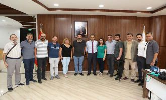 Gazeteciler meslektaşları Özdemir’e hayırlı olsun ziyaretinde bulundu