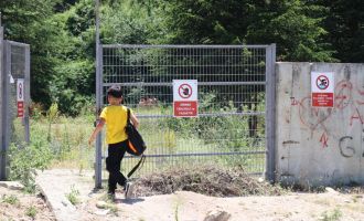 Girilmesi yasak olan gölete girenlere binlerce lira ceza kesildi...