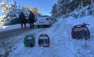 Gündüz fabrikada, akşam karlı dağda