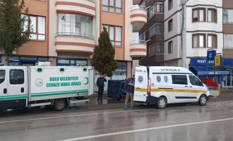 Hava almak için çıktığı balkondan düşen 91 yaşındaki adam hayatını kaybetti