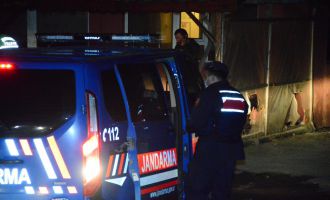 Hayvan koruma derneğinde horoz dövüştürürken yakalandılar