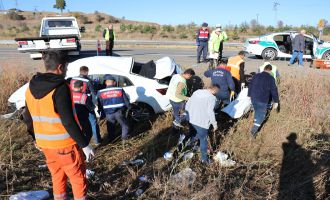 Hurdaya dönen otomobildeki aynı aileden 3 kişi öldü, 2 kişi yaralandı