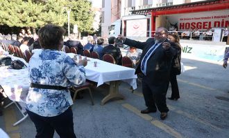 Huzurevi sakinleri konserde doyasıya eğlendi