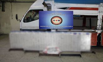 Kamyon kasasına gizlenmiş 10 bin 270 paket kaçak sigara ele geçirildi